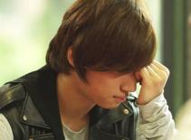 Dae Sung cúi đầu xin lỗi gia đình nạn nhân