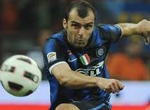 Inter đề nghị Genoa đổi Pandev lấy Palacio