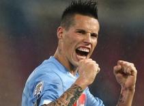 Chối Hamsik, bỏ Fabregas, Milan làm fan chưng hửng