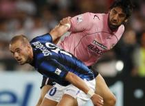 Sneijder từ chối Malaga, chờ Man Utd