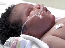 Bé sơ sinh "khổng lồ" nặng gần 7,3kg