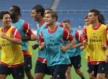 Jack Wilshere "khích tướng" các đàn anh Fabregas và Nasri