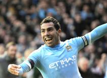 Man City: Đổi Tevez lấy Sneijder?