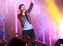 Á quân American Idol 2008 "đốt cháy" sân khấu Việt