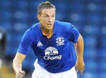 Everton từ chối bán Jagielka cho Arsenal