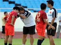 Việt Nam - Qatar: Bánh mì Đức chấm... mắm tôm