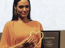 Angelina Jolie được vinh danh trong vai trò đạo diễn