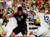 Trước trận Chile – Mexico: Gã thợ săn và con chim non