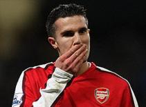 HLV Wenger lên phương án thế chân Van Persie