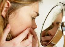 Chăm sóc da sạch mụn trứng cá