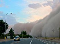Kinh hoàng bão bụi biến “ngày thành đêm” tại Mỹ