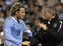 5h15 ngày 9/7, Uruguay – Chile: Đợi Forlan và Sanchez lên tiếng