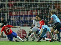 Uruguay-Chile 1-1: Hòa đến bao giờ