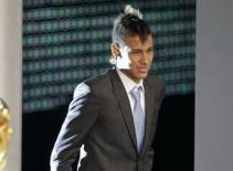 Neymar làm bẽ mặt Real 