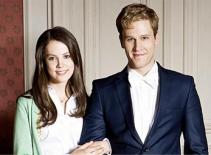 Loạt ảnh đầu tiên về bộ phim chuyện tình Hoàng gia Anh