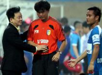 Con gà và quả trứng