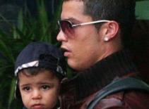 Ronaldo thuê 2 người phụ nữ Mexico đẻ mướn