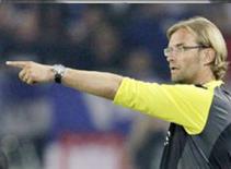 Dortmund: Sau mỗi cái chỉ tay của Klopp...