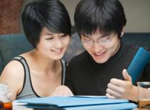 Ức chế vì nàng kết bạn với 'vệ tinh'