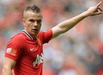 M.U "quỵt" tiền chuyển nhượng "Paul Scholes mới" ? 