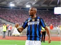 Chia tay Eto’o, Inter quyết giữ Sneijder