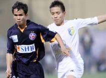 Cuộc đua vô địch V-League: 2 đấu 1..