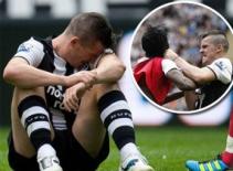 Barton ăn năn vì chiếc thẻ đỏ của Gervinho