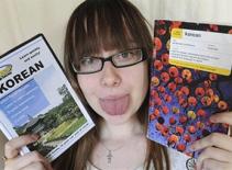 Phẫu thuật ngắn lưỡi để học ngoại ngữ tốt hơn