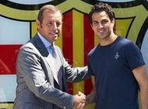 Fabregas ký hợp đồng 5 năm với Barca: Khi đứa con trở về nhà