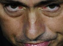 Mourinho "đá" Cesc Fabregas ?