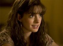 Anne Hathaway đẹp dịu dàng trong phim mới