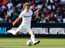 Tottenham sẵn sàng bán Modric cho Chelsea
