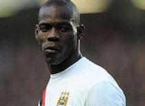 Balotelli: Xứng danh "vua làm loạn" hậu trường sân cỏ