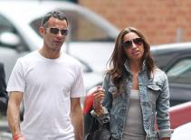 Vượt bão scandal, Ryan Giggs tự tin sánh bước cùng vợ