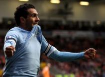 Inter gạ Man City đổi Maicon lấy Tevez