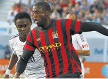 Yaya Toure "nắn gân" Man United trước trận tranh Siêu Cup