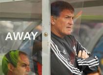 Ông chủ Liverpool bắt đầu "nóng mặt" vì HLV Dalglish