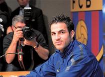 Vụ Fabregas: Không khéo "xôi hỏng bỏng không"