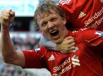 Chuyển động ở Inter: Tránh "sao" mua Dirk Kuyt