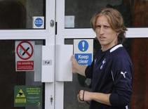 Vụ Modric: Tottenham quyết giữ đến cùng