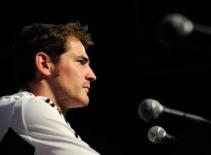 HLV Mourinho đang âm thầm trừng phạt “Thánh Iker”