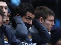 Bí ẩn về Tevez và "chiếc cũi mafia"