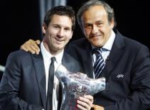 Vượt mặt Ronaldo, Messi nhận giải Cầu thủ xuất sắc nhất châu Âu