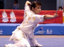 Nữ VĐV wushu Việt Nam làm “nhiếp ảnh gia” 