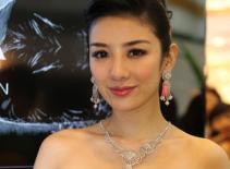 Huỳnh Dịch - nàng Thu Cẩn hiện đại, quyến rũ 