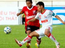 Sao trẻ HAGL gãy gập chân khủng khiếp