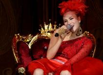 Hồ Quỳnh Hương: Nghe tôi hát và đừng nhắc chuyện phẫu thuật