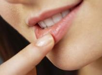 Bí quyết lấy lại sắc môi hồng