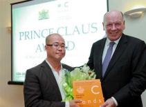 Nghệ sĩ Lê Quang Đỉnh nhận giải thưởng Prince Claus