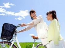 Với con gái, mẹ là... 